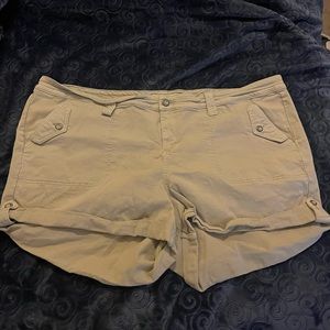 Torrid size 26 shorts.